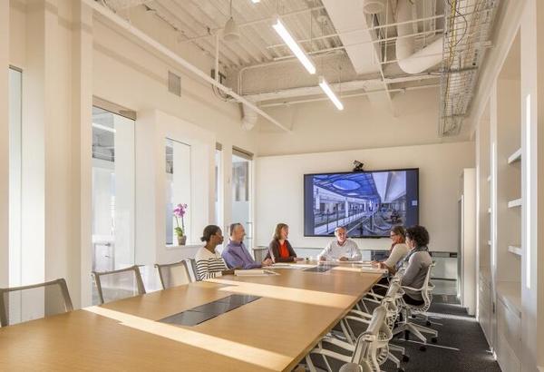 辦公室裝修靜謐溫和，更有效促進(jìn)團(tuán)隊(duì)協(xié)作