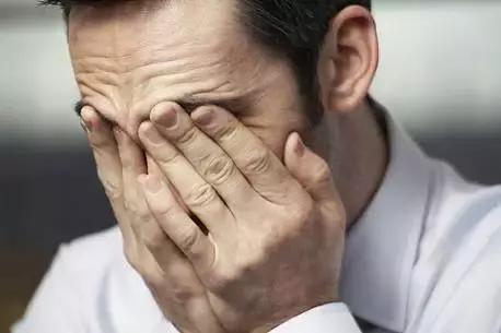 震驚！辦公室里99%都得了這個病，不及時解決危害一生！