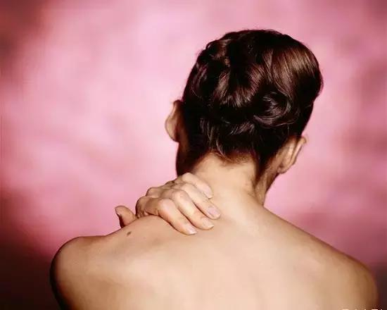 震驚！辦公室里99%都得了這個病，不及時解決危害一生！