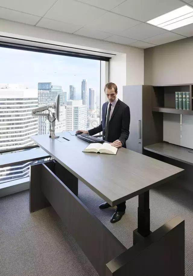 只有黑、白、灰三種顏色的辦公室？——極簡主義的設(shè)計(jì)哲學(xué)