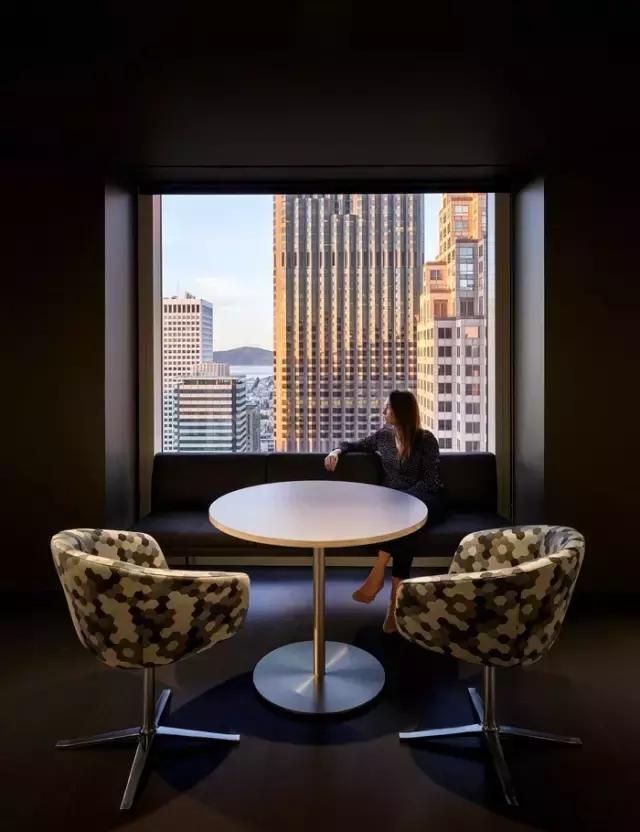 只有黑、白、灰三種顏色的辦公室？——極簡主義的設(shè)計(jì)哲學(xué)