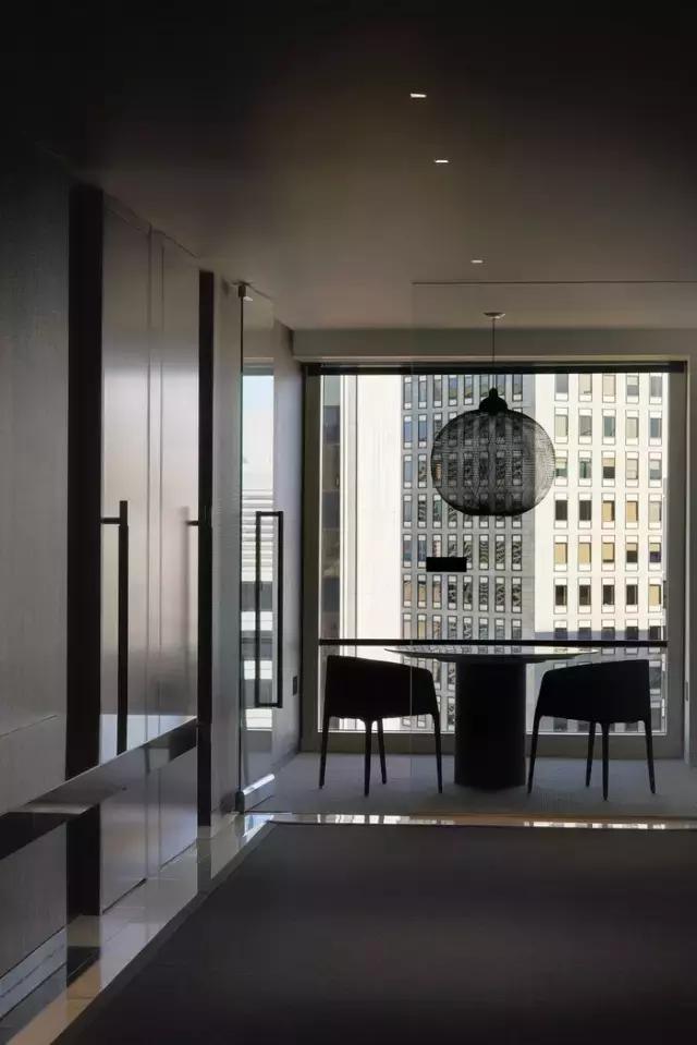 只有黑、白、灰三種顏色的辦公室？——極簡主義的設(shè)計(jì)哲學(xué)