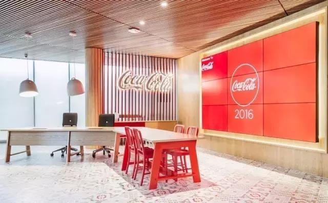 既有感官愉悅，又能體現(xiàn)品牌價(jià)值，我就服可口可樂(lè)的辦公