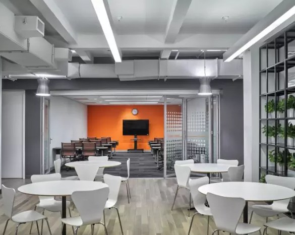 在辦公室裝修中，應(yīng)該遵循什么裝修原則呢？