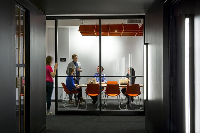 全球**圖片網(wǎng)Shutterstock辦公室，帶你感受在娛樂場(chǎng)所中工作