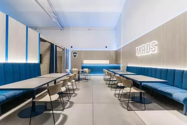 就喜歡這種天馬行空的藍(lán)，馬德里Movistar Riders辦公室設(shè)計