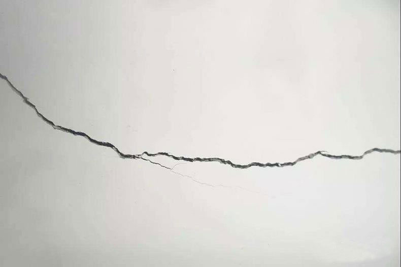 辦公室墻面裂縫怎么修補？如何預(yù)防墻面裂縫