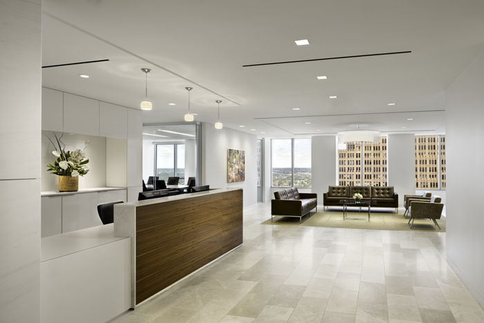 寫字樓正門放什么裝飾品？